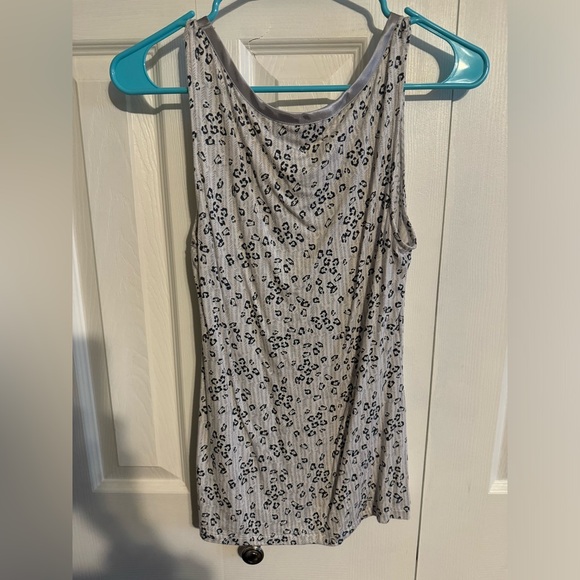 Banana Republic women’s xsmall leopard print tank top shirt - Picture 2 of 3